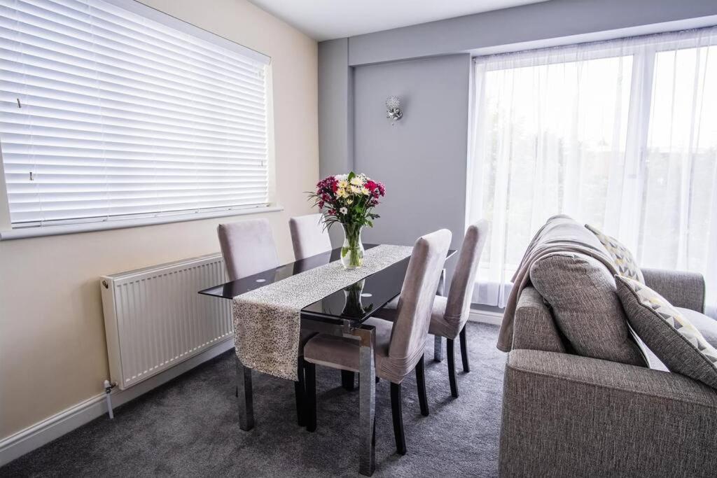 Tallets Apartment With Balcony & Parking Tewkesbury Buitenkant foto