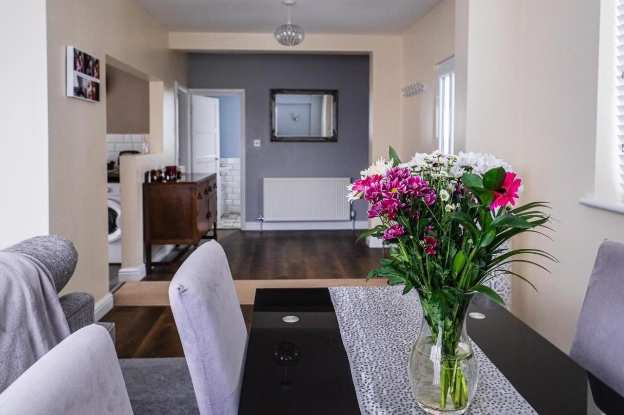 Tallets Apartment With Balcony & Parking Tewkesbury Buitenkant foto