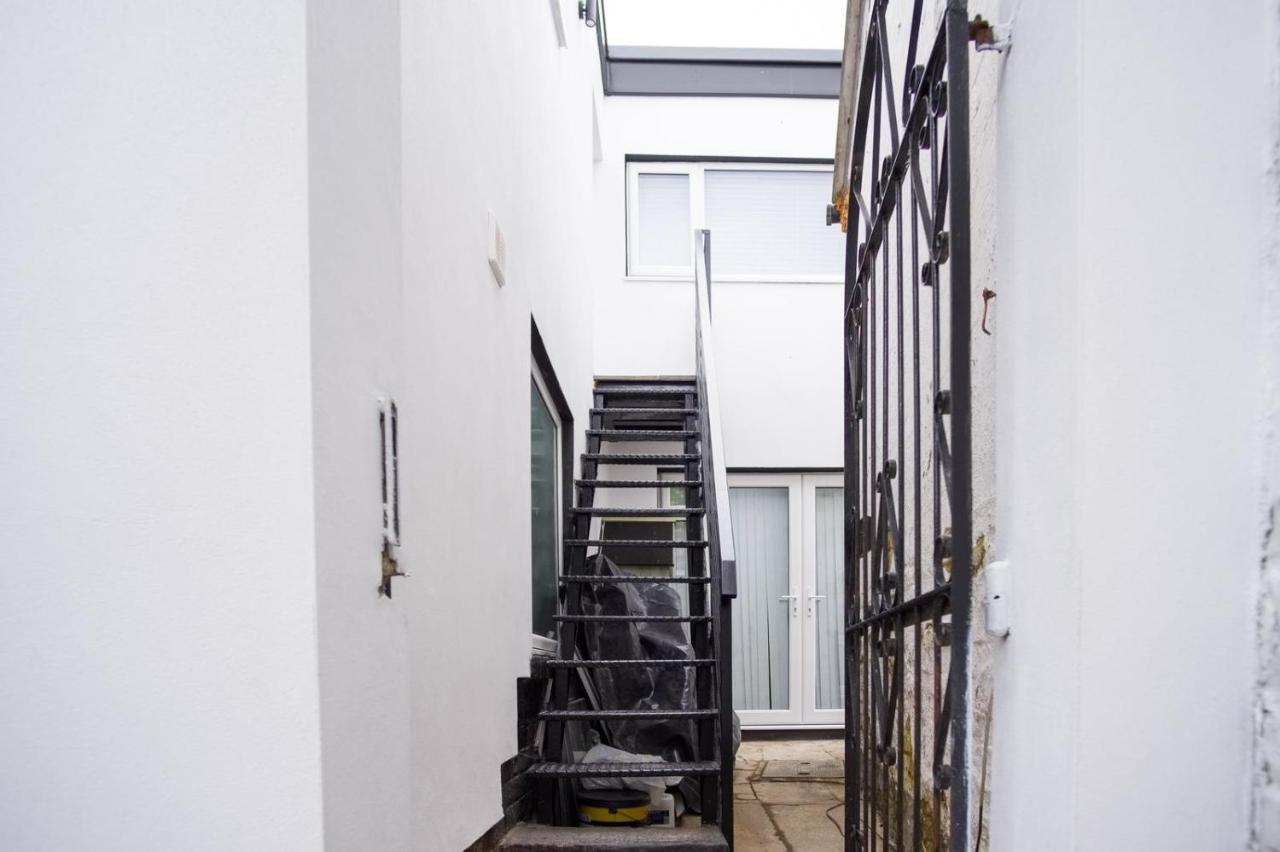 Tallets Apartment With Balcony & Parking Tewkesbury Buitenkant foto