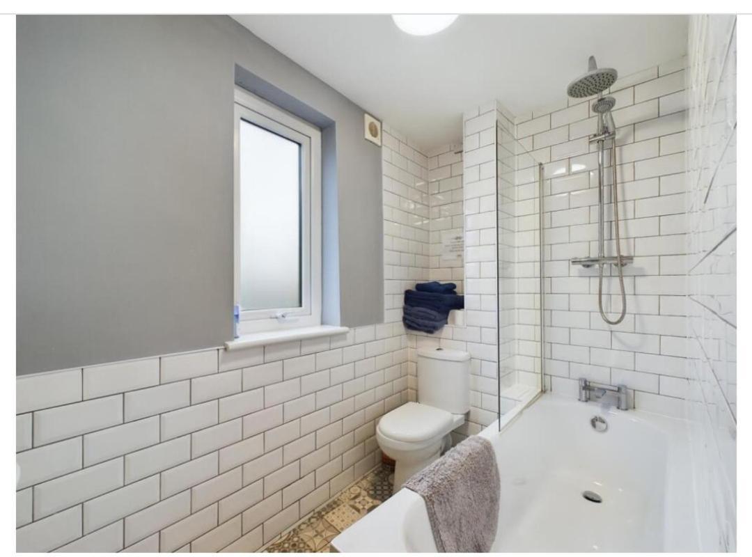 Tallets Apartment With Balcony & Parking Tewkesbury Buitenkant foto