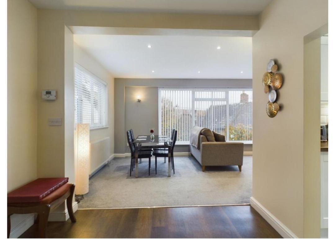 Tallets Apartment With Balcony & Parking Tewkesbury Buitenkant foto