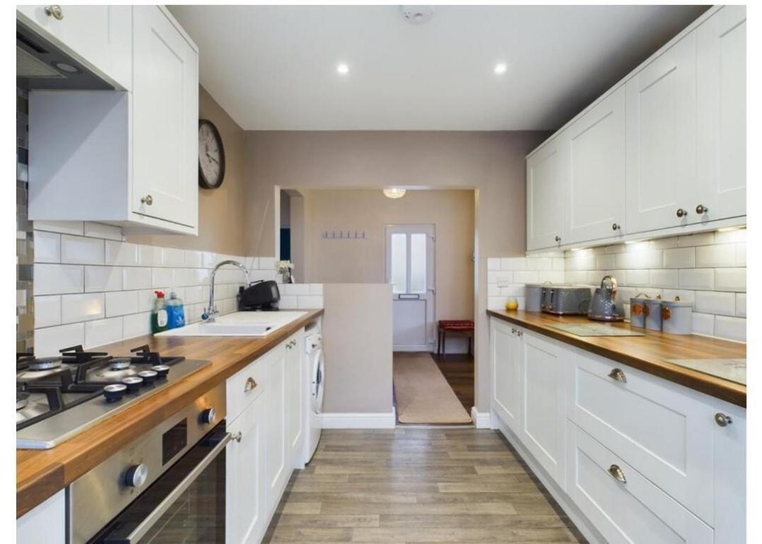 Tallets Apartment With Balcony & Parking Tewkesbury Buitenkant foto