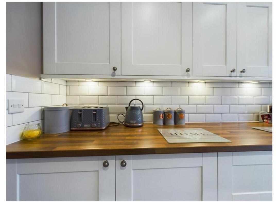 Tallets Apartment With Balcony & Parking Tewkesbury Buitenkant foto
